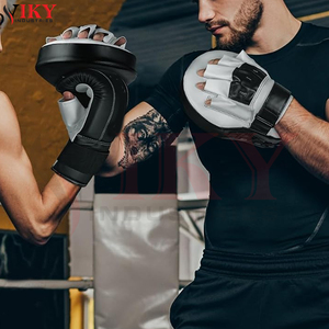 VIKY INDUSTRIES Guante de Boxeo Ergonómico Curvo de Espuma Resistente a Impactos para Entrenamiento de MMA y Muay Thai, de Cuero Negro y Blanco - Product Image 4
