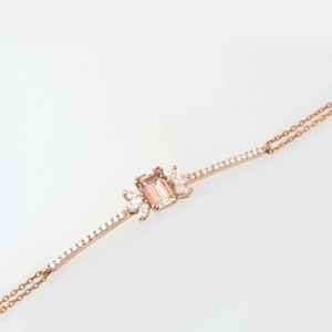 กำไลข้อมือมอร์แกไนต์ทรงเอเมอรัลด์ ดีไซน์สวยหรู ประดับมอร์แกไนต์แท้ เงินแท้ 925 ชุบทอง 14K ของขวัญสำหรับเธอ - Product Image 3