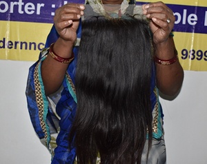 Extensions de cheveux vierges non traités bon marché couleur noire soyeuse naturelle 5*5 fermeture droite vente en gros cheveux humains indiens bruts de temple - Product Image 5