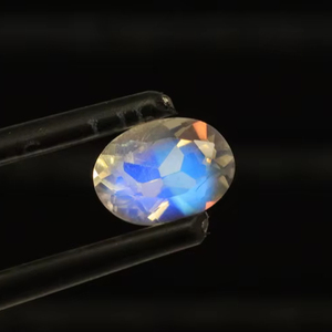 Impresionante piedra preciosa de piedra lunar arcoíris - Gemas de piedra lunar arcoíris de forma ovalada de 7x5 mm - Piedra de fuego azul suelta, regalo para ella - Product Image 3