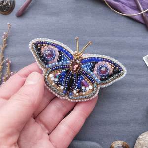 Broche de Diseño con Bordado y Pedrería, Broche Bordado a Mano de Primera Calidad, Broche con Pedrería Brillante, Broche Bordado Floral Clásico - Product Image 6