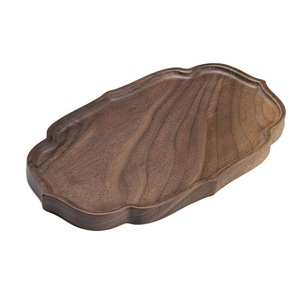 Plat de service ovale à bords ondulés de style nordique avec accent en noyer naturel, idéal pour la décoration de la commode du salon - Product Image 2