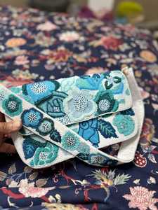 Elegante bolso de mano con cuentas hecho a mano. Hermoso diseño de bordado floral azul. Detalles de cuentas artesanales de primera calidad. Diseño elegante. - Product Image 5