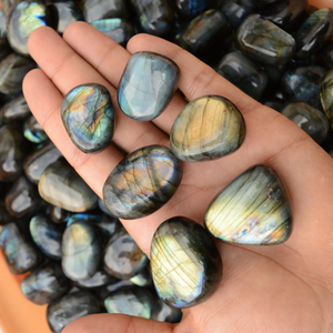 Pierre roulée naturelle de labradorite, pierre précieuse polie naturelle, cristal lisse multi-éclats, pierre de guérison et de méditation, vente en gros Inde - Product Image 3