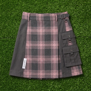 Kilt utilitaire écossais rose et gris à carreaux pour homme, avec poches cargo et sangles à boucle réglables, style écossais, vêtement de travail personnalisé - Product Image 5