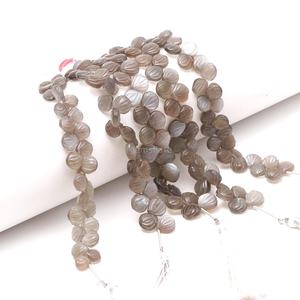 Cuentas de piedra lunar gris natural talladas en forma de concha de 9-10 mm, cuentas de piedras preciosas talladas a mano con orificio lateral, cuentas sueltas de piedra lunar gris para joyería. - Product Image 3