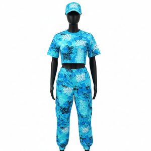 Conjunto de mujer con top corto y pantalones jogger de algodón, poliéster y spandex premium, color azul aguamarina, con gráfico sublimado en toda la superficie y logotipo personalizado. - Product Image 6