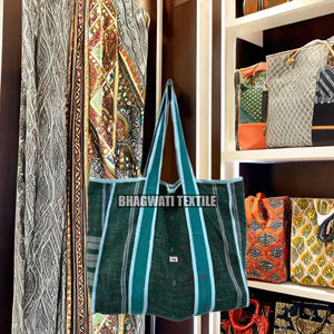 Haute qualité indien Vintage Kantha imprimé coton matelassé fourre-tout sac à bandoulière Logo personnalisé idéal pour un usage quotidien voyage en gros - Product Image 1