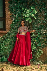 Tela de seda romana pura con hermosa secuencia de colores y trabajo de bordado, lehenga choli de diseñador para el próximo compromiso y fiestas. - Product Image 3