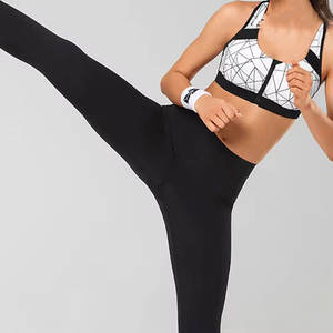 Sujetador deportivo de alto soporte para mujer con espalda cruzada ajustable y copas acolchadas para máxima comodidad y rendimiento - Product Image 3