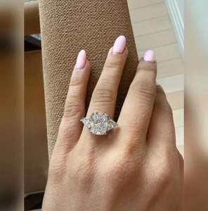 Bague en diamant de laboratoire taille coussin allongée de 4 carats pour femme, bijoux de luxe en or pour mariage, fiançailles, cadeau d'anniversaire - Product Image 2