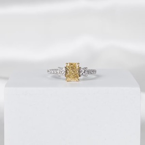 Anillo de Diamante Amarillo Canario de Corte Radiante de 1.60 Ct, Anillo de Compromiso de Oro Blanco de 14K, Anillo de Promesa con Diamante Amarillo de Lujo, Regalo de Aniversario - Product Image 4