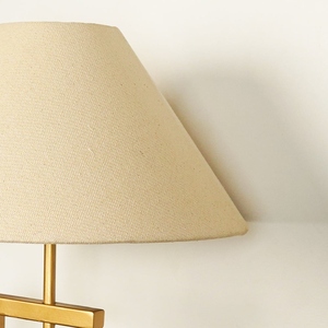 Lampe de table géométrique dorée de luxe moderne, abat-jour conique en tissu, style Art déco minimaliste, pour chevet, salon, bureau à domicile, décoration lumineuse - Product Image 3