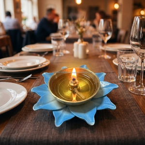 Lámpara de aceite compacta de latón AG Elements, 3 pulgadas, base de loto, azul, estilo Art Deco industrial, iluminación decorativa de mesa para hoteles - Product Image 1