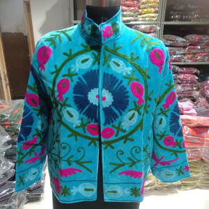 Veste en velours brodée à la main Suzani pour femmes, veste traditionnelle florale ethnique indienne d'hiver, vente en gros et exportation, qualité supérieure - Product Image 1
