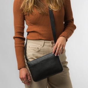 Bolso de Pecho de Cuero Negro Casual para Mujer, Bolso Cruzado Moderno con Diseño Minimalista y Correa Ajustable, Proveedor Mayorista - Product Image 3