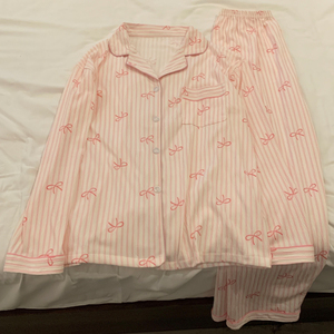 Pijama de Mujer con Estampado de Rayas, Tela de Seda de Leche Arrugada, Diseño Casual con Logotipo Frontal, Nueva Moda de Primavera, Cómodo para Dormir - Product Image 5