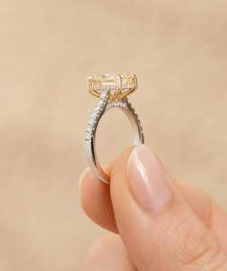 Bague solitaire en or massif avec diamant de laboratoire jaune taille radiant de 3 carats, sertie pavé, certifiée IGI, pour femme - Product Image 2