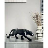 Figurine de panthère noire de style étonnant objet décoratif de table sculpture animale de panthère noire mate de qualité exclusive à vendre
