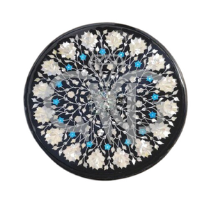 Superbe plateau de table octogonal en marbre avec incrustations d'os, orné de paons colorés et d'art floral, disponible à prix de gros. - Product Image 2