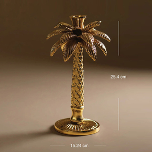 Porte-bougie en métal doré en forme de palmier, avec un tronc et des feuilles texturés, apportant une touche tropicale à votre décoration intérieure. - Product Image 3