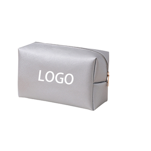 Bolsa de Cosméticos a Rayas de Gran Capacidad, Estuche de Maquillaje de Cuero Moderno con Cierre y Logotipo Impreso en Malla para Viaje - Product Image 4