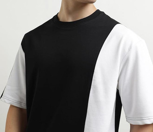 Conjunto Deportivo para Hombre en Blanco y Negro con Bloques de Color, Camiseta de Cuello Redondo y Manga Corta, Pantalones Jogger Cargo, Estilo Hip Hop - Product Image 4