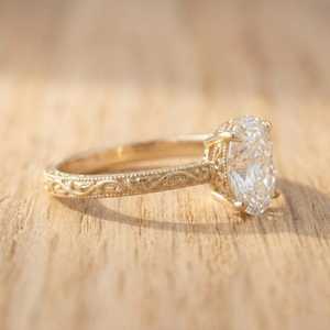 Bague de luxe haut de gamme en or massif 10k 14k 18k, style solitaire vintage filigrané, avec diamant de laboratoire E VVS de taille ovale brillant - Product Image 5