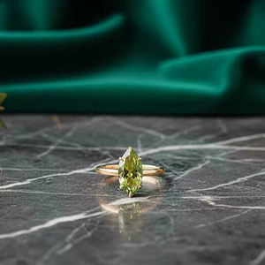 Bague Marquise Peridot en Vermeil Argent Sterling 925 Plaqué Or 14K, Pierre Précieuse Verte, Bijou Élégant Pierre de Naissance d'Août - Product Image 1