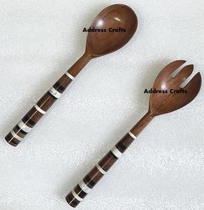 Ensemble de serveurs à salade en bois et résine poignée en résine produit indien fait à la main vente directe d'usine taille personnalisée disponible de l'Inde - Product Image 1