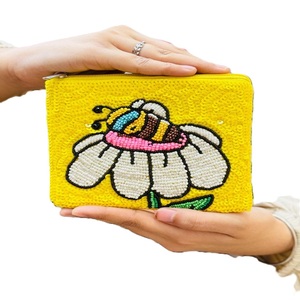 Pochette à monnaie élégante en perles brodées pour femmes, élégante et faite à la main, pochette à monnaie brodée de perles, tendance - Product Image 1