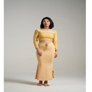 Falda interior de poliéster sin costuras para mujer, con corte de pez, ajuste ceñido y control de abdomen, ideal para ropa étnica y colección de bodas. - Product Image 5