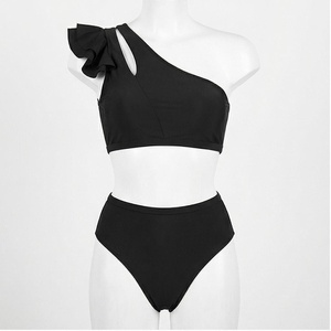 Ensemble de yoga 2 pièces imprimé papillon bleu avec finition dorée, body à col en V profond et jupe portefeuille longueur genou - Product Image 1