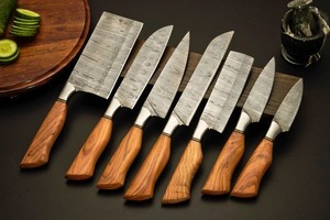 Ensemble de 7 couteaux de cuisine faits à la main en acier Damas à 67 couches, durables, avec manches en bois, lames droites et tranchantes, ambidextres - Product Image 2