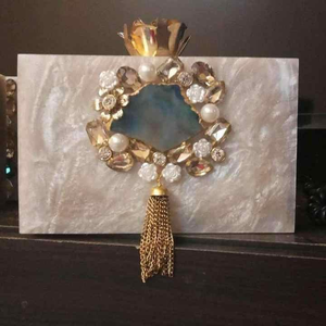 Pochette en résine faite à la main avec motif rose en métal - Luxe - Meilleures ventes - Product Image 3