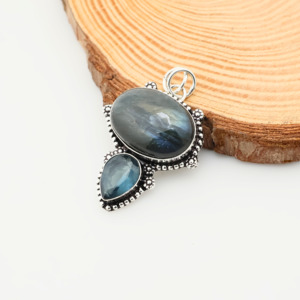 Colgante de Labradorita y Piedra Preciosa Azul con Baño de Plata – Colgante Hecho a Mano - Product Image 3