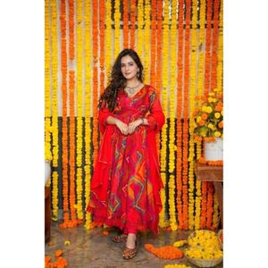 ชุดเดรสสีแดงสวยงามสำหรับงานปาร์ตี้ ทำจากผ้าชีฟองพิมพ์ลาย ทรงพอดีตัว ผลิตจากผ้าและเส้นด้ายคุณภาพสูง - Product Image 1