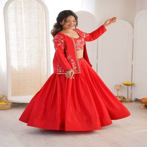 Conjunto de Lehenga de Seda Chinon VASTRA COTTAGE con Choli Koti Bordado, Adorno de Lentejuelas, Completamente Cosido, Traje para Fiesta - Product Image 3
