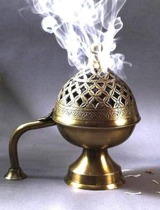 Brûleur d'encens en laiton avec porte-bougie, diffuseur d'aromathérapie décoratif, fournisseur indien - Product Image 6