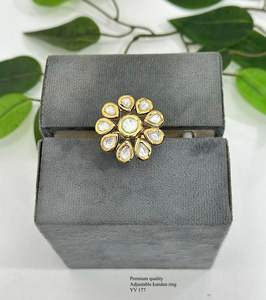 Anillo de Moissanita Ajustable de Latón Chapado en Oro de Primera Calidad, Elegante y Moderno, para Bodas y Fiestas, Colección para Mujer - Product Image 1