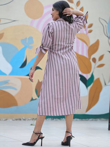 Robe midi formelle d'été en georgette écologique à imprimé floral, taille naturelle, manches courtes, col et fermeture à cordon - Product Image 4