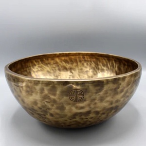 Bol chantant tibétain martelé à la main thérapie sonore profonde et longue bouddha et lune sculptés pour la méditation - Product Image 1
