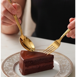 Elegante Juego de Cucharas para Postre con Diseño de Hoja en Latón, Cuchillo y Tenedor de Acero Inoxidable con Recubrimiento PVD Dorado, Cubertería de Cocina - Product Image 3