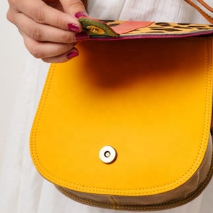 กระเป๋าหนังแท้สะพายข้างสำหรับผู้หญิง, กระเป๋าหนังแท้แบบสะพายข้างดีไซน์ดอกทานตะวันแนววินเทจฤดูหนาวมีซิปรูดแฟชั่นสำหรับผู้หญิงในฤดูใบไม้ร่วง - Product Image 2