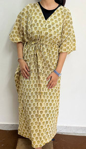 Vestido Kaftan Estampado de Algodón Premium para Mujer, Corte Holgado y Diseño Bohemio Elegante - Product Image 3