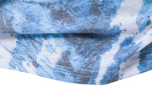 Camiseta Casual de Manga Corta para Hombre, Cuello Redondo, Corte Ajustado, Tejido de Algodón Transpirable, Estampado Tie-Dye Azul, Diseño Pintado a Mano - Product Image 5