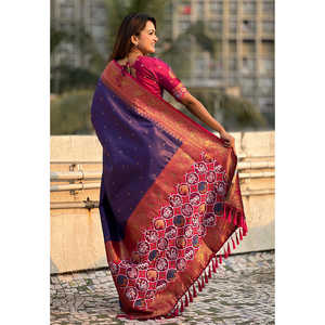 Sari Violet Pure Tissue, tejido Patola con hilo Zari y tejidos en contraste intrincados para la moda india y pakistaní - Product Image 2