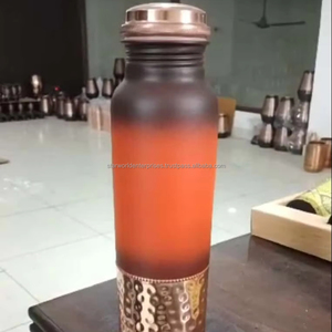 Bouteille en cuivre avec tasse Cuisine et verres de table Bouteilles d'eau en cuivre pur disponibles chez Abordable metal - Product Image 1