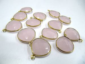 Connecteurs Briolette en Calcédoine Rose en Forme de Cœur 20mm, Pierre de Quartz Rose, Breloque à Boucle Unique pour Fabrication de Bijoux - Product Image 1