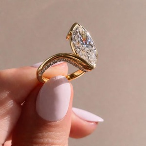Anillo de compromiso marquesa de 3 CT con engaste de medio bisel, anillo de boda único de oro macizo de 14K con diseño bypass, anillo certificado IGI, anillo de promesa - Product Image 1